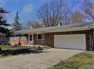 215 Meadowood Dr, Perrysburg, OH