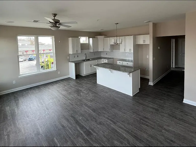 310 E Main St — Photo 2