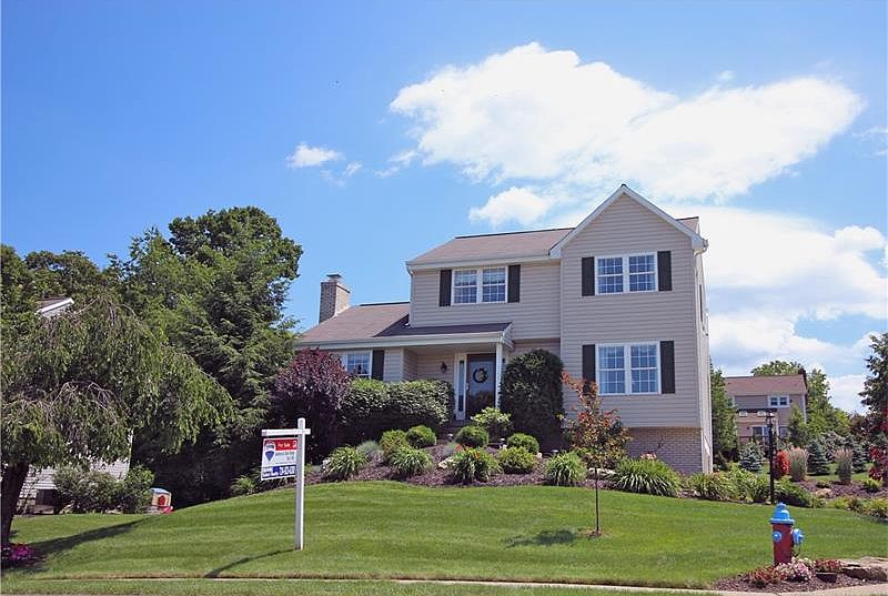 1st image of 121 Bayberry Ln