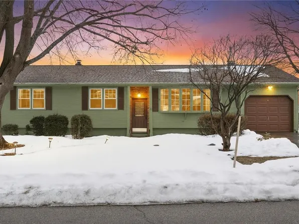 80 W View Ave, Cranston, RI 02920