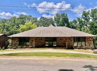 21 E Lake Dr, N Little Rock, AR 72116