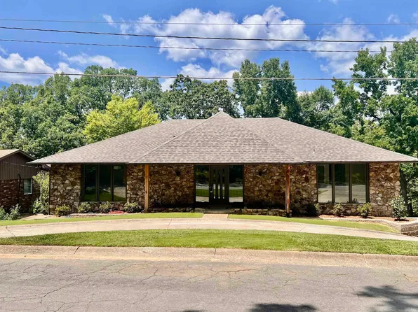 21 E Lake Dr, N Little Rock, AR 72116