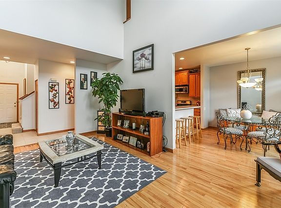 4th image of 18141 Waterside Cir