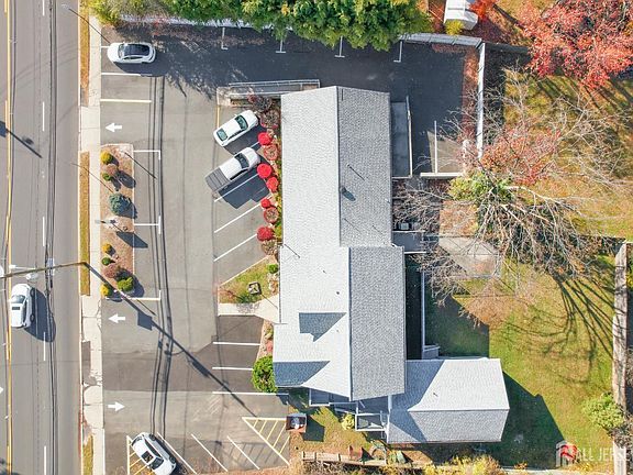 3rd image of 1818 Oak Tree Rd