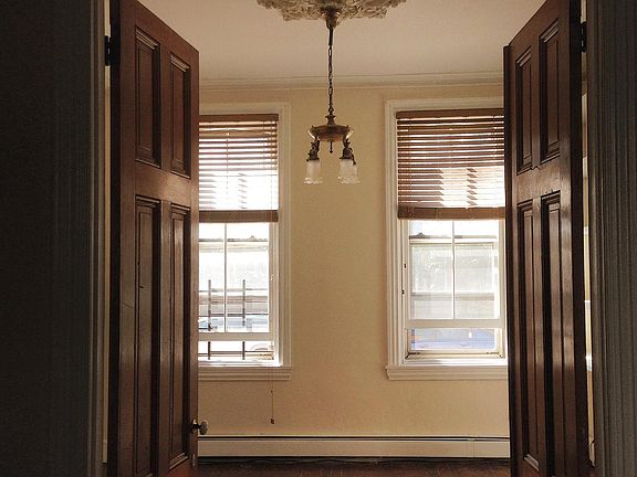 4th image of 2739 Poplar St #1