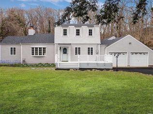 229 Vineyard Rd, Huntington, NY 11743