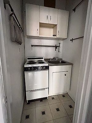 5th image of 900 Union St APT 4A