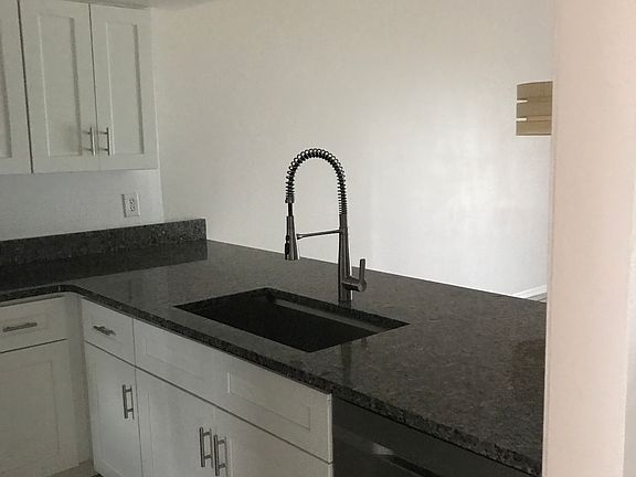 4th image of 944 S Lake Sterling Ct