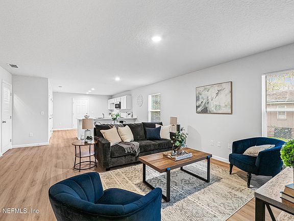 4th image of 237 W 39TH Street