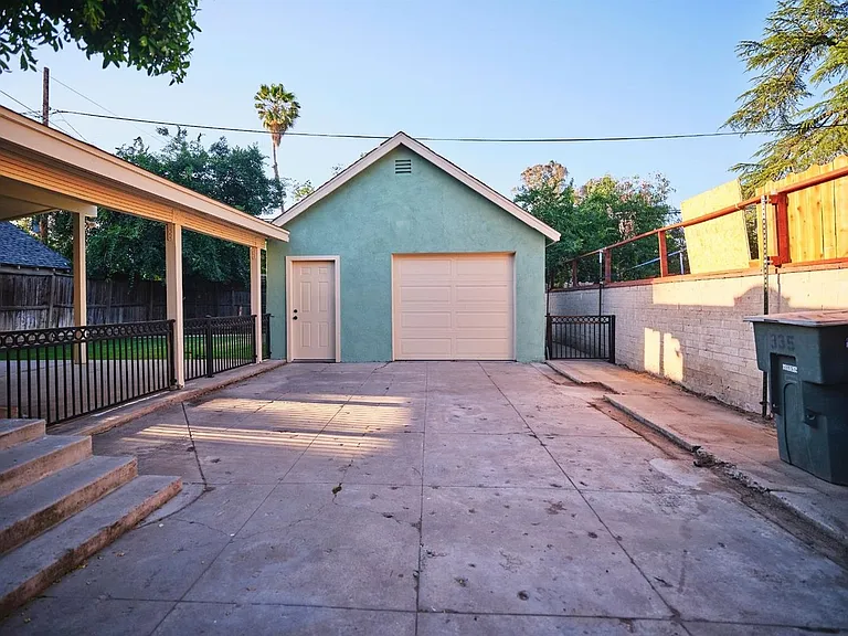 935 E Clinton Ave — Photo 44