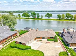 15 Westlake Vlg, Council Bluffs, IA 51501