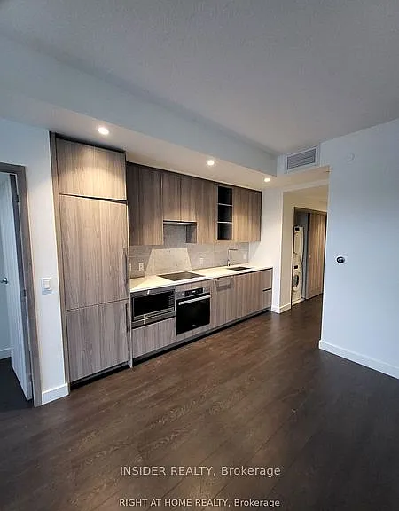 95 McMahon Dr #605 — Photo 3