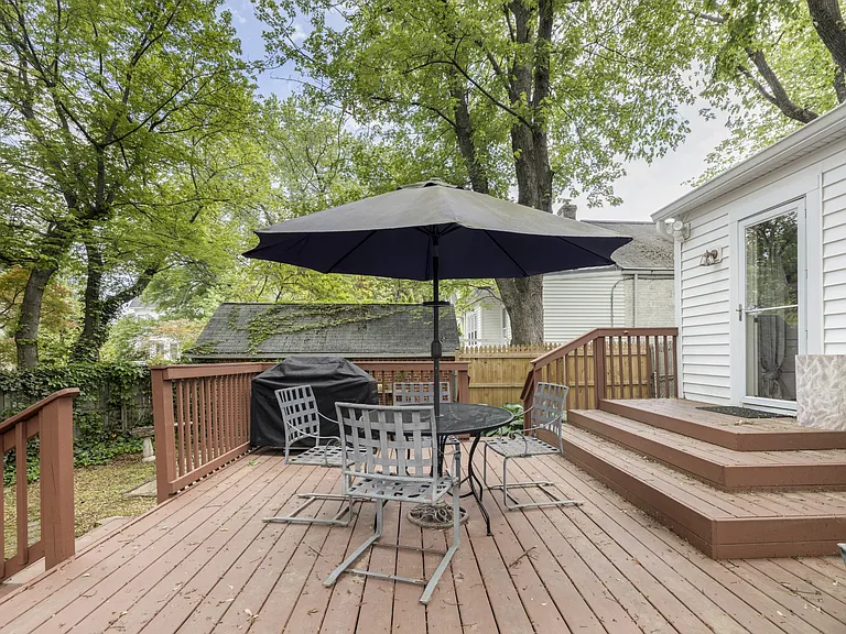 4850 Crescent St — Photo 18