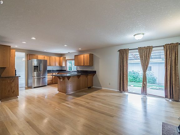 3rd image of 4259 SE Jennifer Ct
