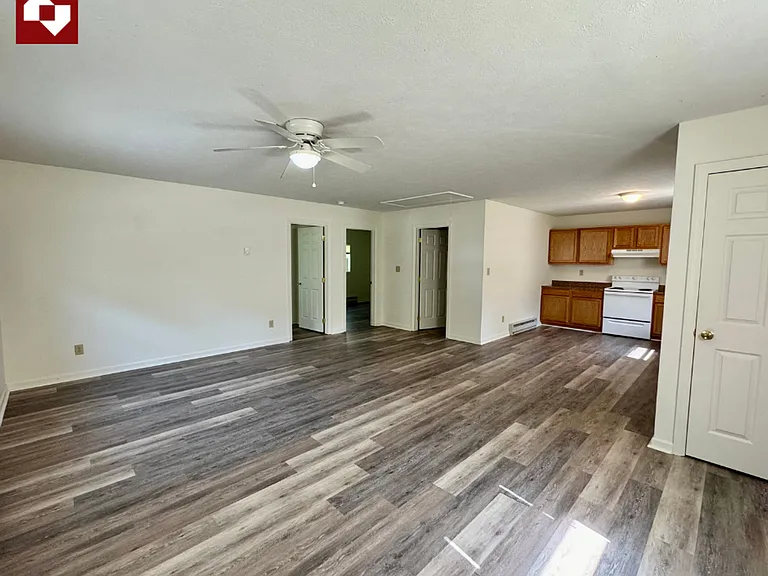 646-650 Hillwood Dr #652 — Photo 11