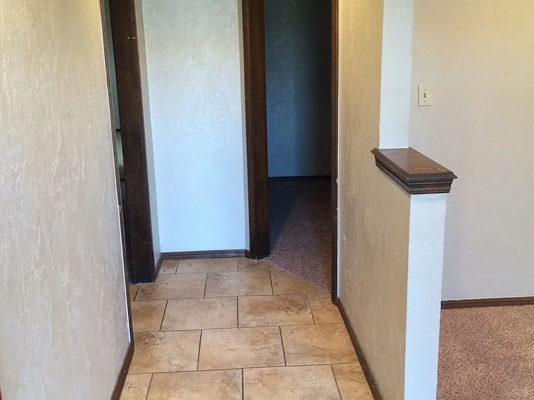 343 Woodcrest Dr — Photo 2