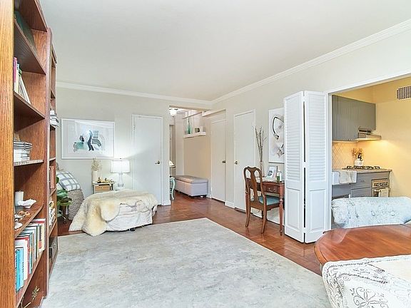 4th image of 305 E 72nd St #8A