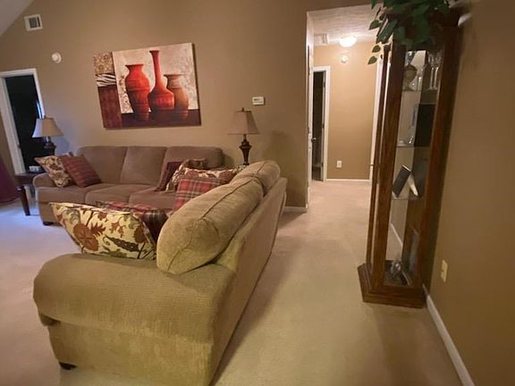 4th image of 304 Sunny Ln