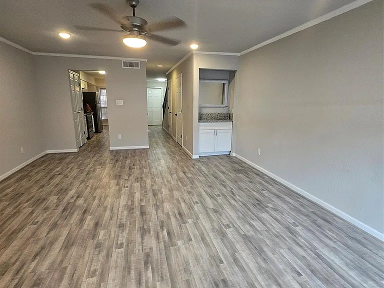 8355 Nairn St — Photo 3
