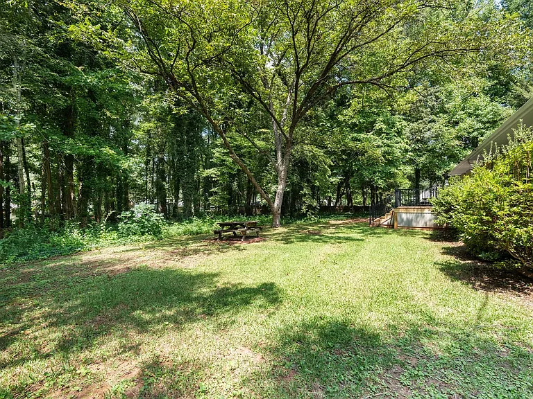 5501 Old Buncombe Rd — Photo 31