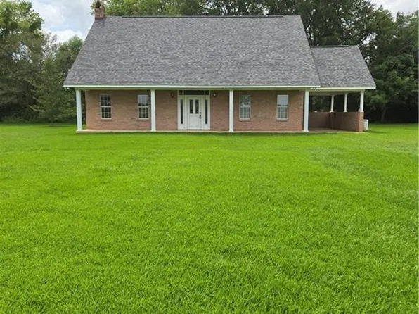 664 Riverview Dr, Natchez, LA 71456