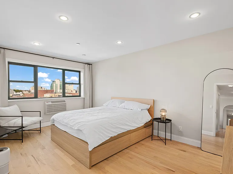 27-16 41st Ave #Penthouse 8I — Photo 10