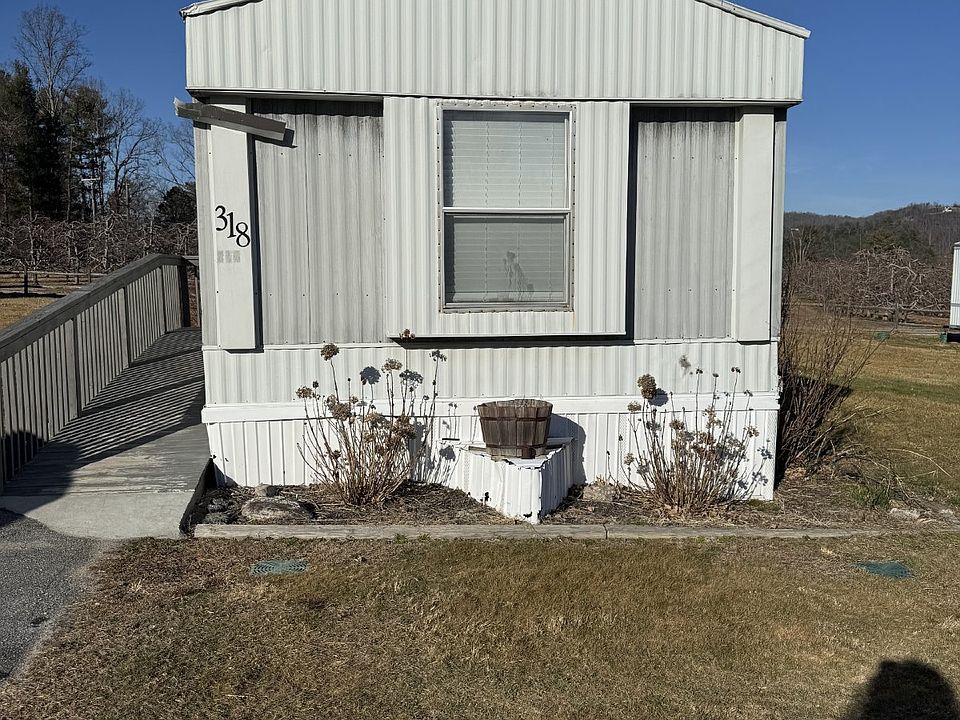 1st image of 318 Friendly Cir