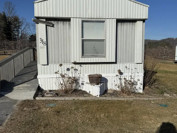 318 Friendly Cir, Hendersonville, NC 28792