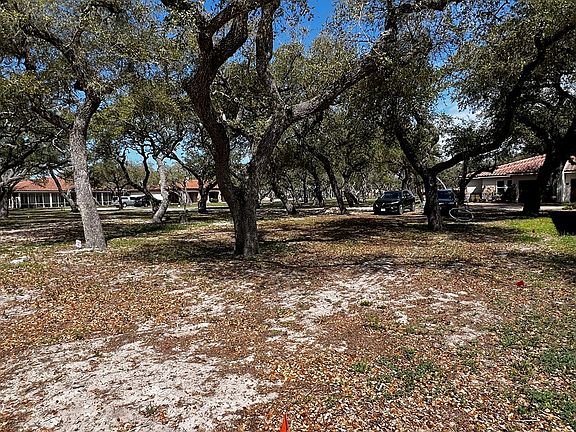 2nd image of 1301 Royal Oaks Trl