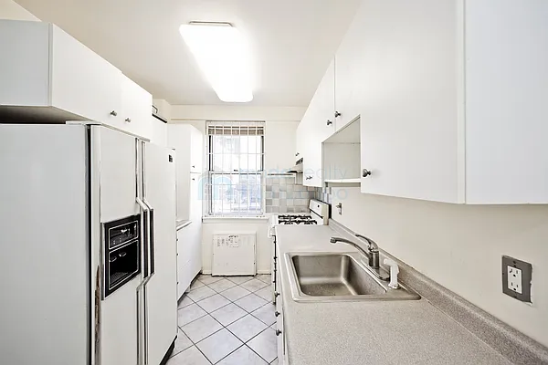 Sold by Moda Realty | media 8