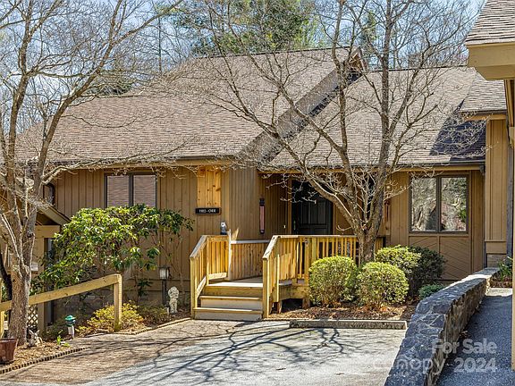 2nd image of 1102 Red Oak Dr