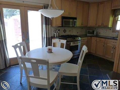 Kitchen Dining Area