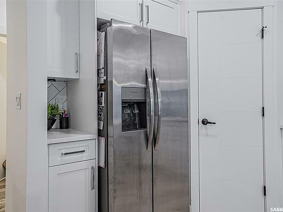 5th image of 236 Thakur St