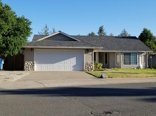2343 Candlewood Dr, Redding, CA 96003