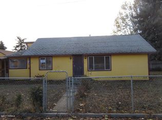 615 W 6th St, Wapato, WA 98951