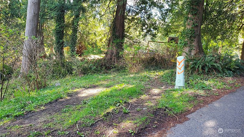 3rd image of 750 West Road
