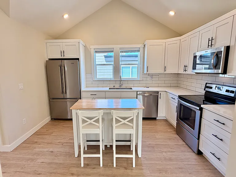 1609 E Columbia St #4 — Photo 5