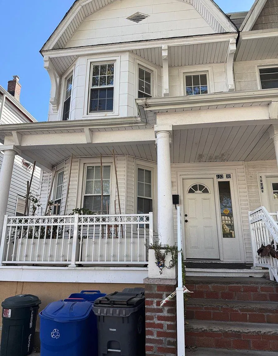 3 bed, 1.0 bath, 1930 sqft, $2,800 — Photo 1