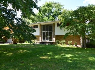 916 Maple Ln, Meadville, PA 16335