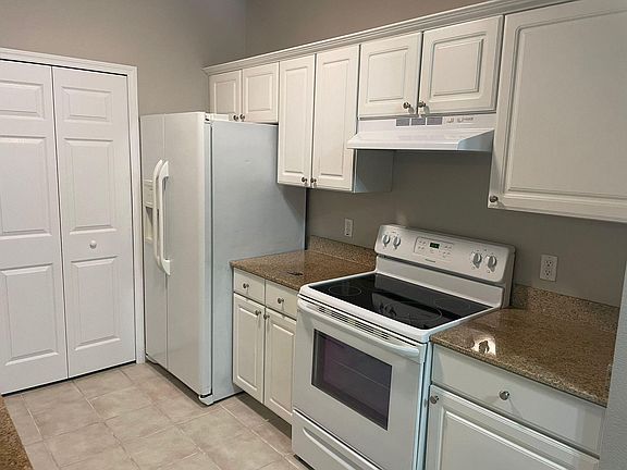 3rd image of 142 Southern Pecan Cir Unit 104