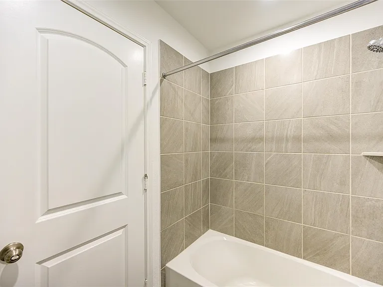5406 Castlebury Meadows Dr — Photo 26