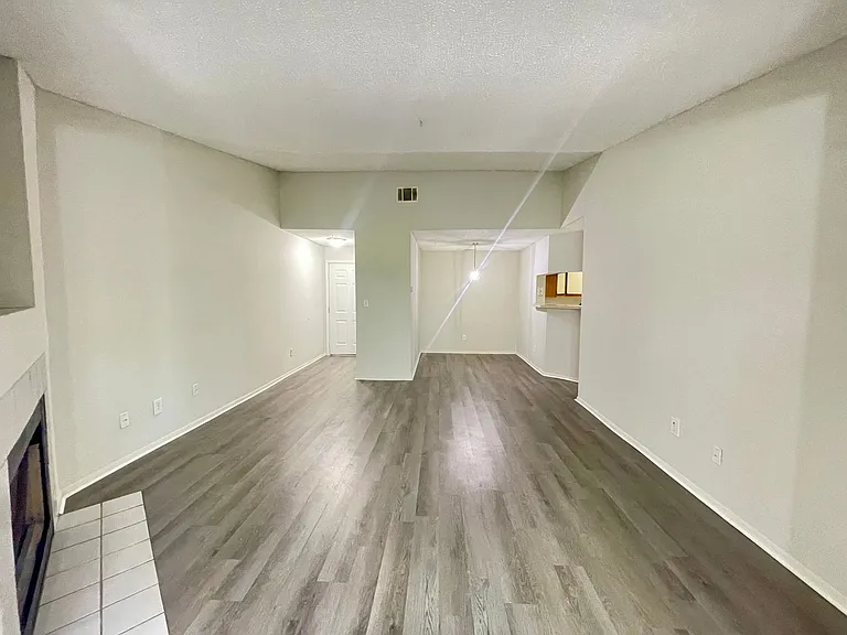 199 Afton Sq — Photo 9