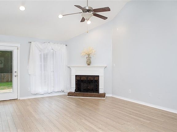 5th image of 1671 Woodcock Ct