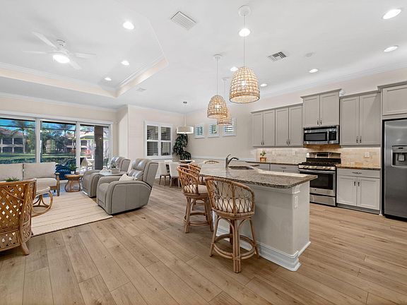 5th image of 9261 Campanile Cir