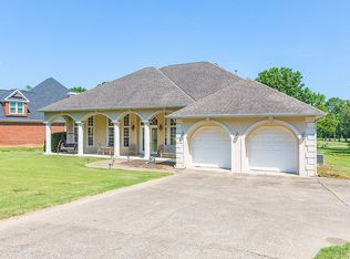 1807 Creek Way Dr, Ooltewah, TN 37363