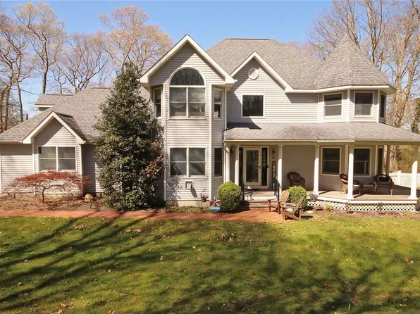 10 Randall Road, Wading River, NY 11792