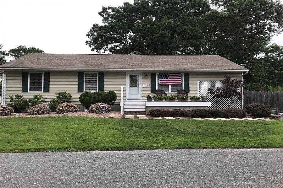 1st image of 211 Arrowhead Park Dr