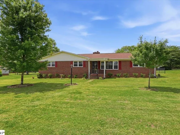 18 Fairlane Dr, Mauldin, SC 29662