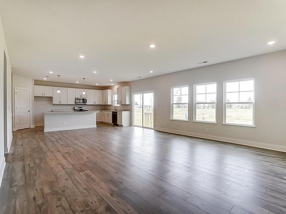 5th image of 528 Brayshaw Dr