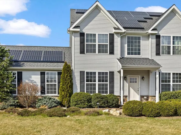 17 Tiffany Cir, Barto, PA 19504